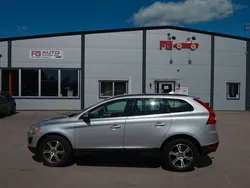 Ljusgrå Begagnad 2013 Volvo XC60 Momentum SUV | 119 900 kr (Marknadspris)
