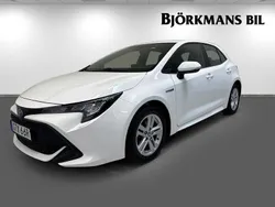 Vit Begagnad 2020 Toyota Corolla Hybrid Active Halvkombi | 229 900 kr (Lite dyr)