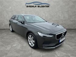 Mörkgrå Begagnad 2017 Volvo V90 Momentum Kombi | 214 500 kr (Marknadspris)