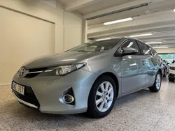 Ljusgrå Begagnad 2013 Toyota Auris Touring Sports Active Kombi | 91 900 kr (Marknadspris)