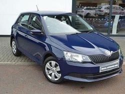 Mörkblå Begagnad 2016 Skoda Fabia Halvkombi | 95 000 kr (Marknadspris)