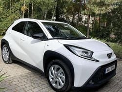 Vit Begagnad 2022 Toyota Aygo Play Halvkombi | 159 000 kr (Bra pris)