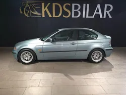 Ljusgrön Begagnad 2001 BMW 325 Halvkombi | 39 900 kr (Marknadspris)
