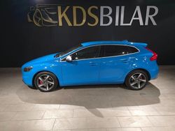 Blå Begagnad 2014 Volvo V40 R-Design Halvkombi | 169 900 kr (Marknadspris)
