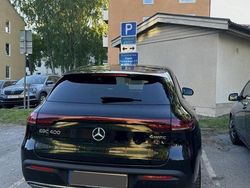 Svart Begagnad 2020 Mercedes EQC400 SUV | 200 000 kr