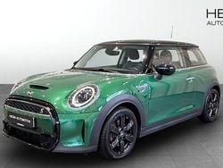 Grön (green) Begagnad 2022 Mini Cooper S Halvkombi | 237 700 kr (Lite dyr)