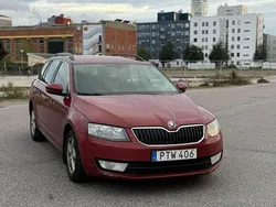 Röd Begagnad 2014 Skoda Octavia Ambition Kombi | 37 990 kr