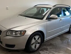 Ljusgrå (grå) Begagnad 2011 Volvo V50 Kombi | 44 900 kr (Marknadspris)