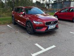 Röd Begagnad 2019 Volvo V60 CC Momentum Kombi | 327 000 kr (Lite dyr)