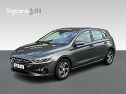 Grå Begagnad 2022 Hyundai i30 Essential Halvkombi | 214 900 kr (Marknadspris)