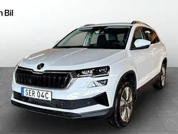 Vit (moon white metallic) Begagnad 2023 Skoda Karoq Style SUV | 319 900 kr (Marknadspris)