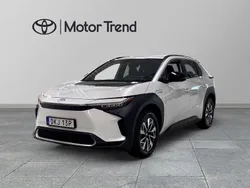 Vit Begagnad 2023 Toyota bZ4X Executive SUV | 439 000 kr (Bra pris)