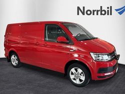 Röd (körsbärsröd) Begagnad 2017 VW T6 Van | 229 000 kr (Superpris)