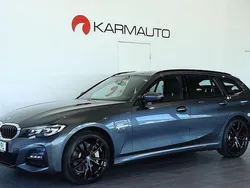 Grå (mineral grå metallic) Begagnad 2021 BMW 330e M Sport Kombi | 374 800 kr (Marknadspris)