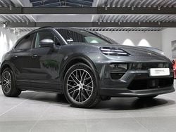 Grå Begagnad 2024 Porsche Macan SUV | 895 000 kr (Marknadspris)