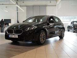 Svart Begagnad 2024 BMW 120 Shadowline Halvkombi | 349 900 kr