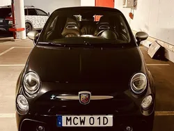 Svart Begagnad 2023 Abarth 595 Turismo Halvkombi | 240 000 kr (Marknadspris)