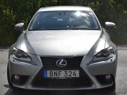 Grå Begagnad 2014 Lexus IS300h Executive Line Sedan | 170 000 kr (Marknadspris)