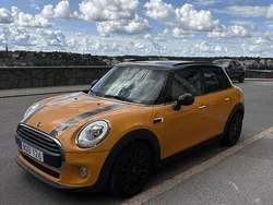 Orange Begagnad 2017 Mini Cooper Pepper Halvkombi | 146 000 kr (Marknadspris)