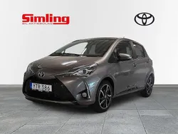 Mörkgrå (grå) Begagnad 2017 Toyota Yaris Style Halvkombi | 149 900 kr (Marknadspris)