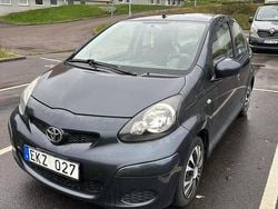 Grå Begagnad 2010 Toyota Aygo Halvkombi | 35 000 kr (Marknadspris)