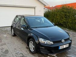 Svart Begagnad 2014 VW Golf VII Halvkombi | 142 000 kr (Marknadspris)