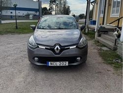 Grå Begagnad 2016 Renault Clio IV Halvkombi | 78 000 kr (Marknadspris)