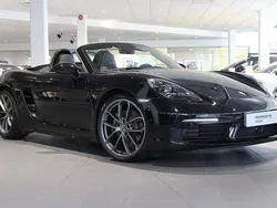 Svart (jet black metallic, suffl) Begagnad 2024 Porsche 718 Boxster Edition Cab | 855 000 kr (Marknadspris)