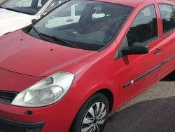 Röd Begagnad 2006 Renault Clio R.S. Halvkombi | 17 500 kr (Marknadspris)