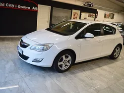 Vit Begagnad 2012 Opel Astra Enjoy Halvkombi | 64 900 kr (Marknadspris)