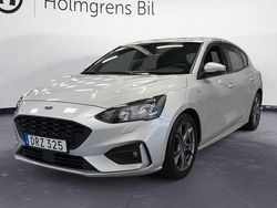 Grå Begagnad 2018 Ford Focus ST-Line Halvkombi | 149 900 kr (Marknadspris)