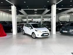 Vit Begagnad 2012 Ford Fiesta Titanium Halvkombi | 84 900 kr (Lite dyr)