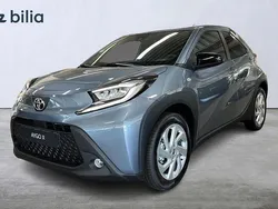 Grå Ny 2025 Toyota Aygo Comfort Halvkombi | 226 800 kr (Marknadspris)