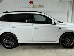 Vit Begagnad 2018 Mitsubishi Outlander P-HEV Edition SUV | 244 800 kr (Marknadspris)