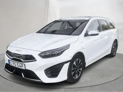 Vit Begagnad 2023 Kia Ceed Advance | 210 000 kr