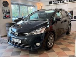 Mörkblå Begagnad 2013 Toyota Verso Minibuss | 84 000 kr (Dyr)