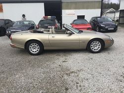 Ljusbrun Begagnad 1999 Jaguar XK8 Cab | 130 000 kr