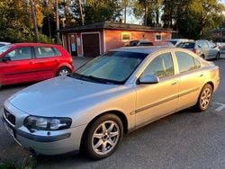 Grå Begagnad 2001 Volvo S60 Business Edition Sedan | 8 000 kr (Superpris)