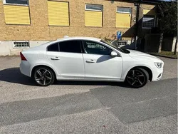 Vit Begagnad 2015 Volvo S60 R-Design Sedan | 145 000 kr (Marknadspris)