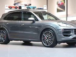 Grå Begagnad 2024 Porsche Cayenne S E-Hybrid SUV | 1 179 000 kr