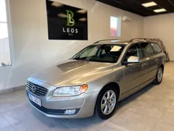 Ljusbrun (brun) Begagnad 2013 Volvo V70 Kinetic Kombi | 69 900 kr (Bra pris)