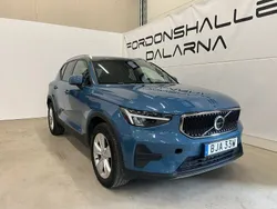 Blå Begagnad 2023 Volvo XC40 Core SUV | 319 900 kr (Marknadspris)