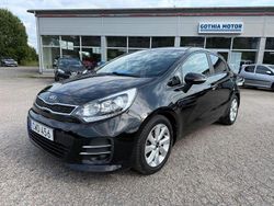 Svart Begagnad 2016 Kia Rio Halvkombi | 104 900 kr (Marknadspris)