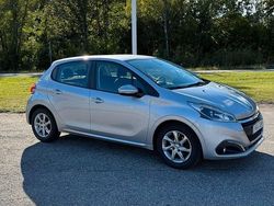 Ljusgrå Begagnad 2015 Peugeot 208 Halvkombi | 59 800 kr (Marknadspris)
