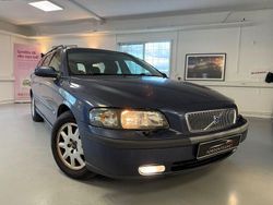Mörkblå Begagnad 2002 Volvo V70 Kombi | 19 900 kr (Marknadspris)