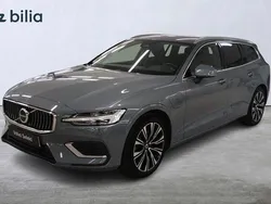Grå Begagnad 2022 Volvo V60 Core Kombi | 404 000 kr (Marknadspris)