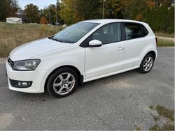 Vit Begagnad 2014 VW Polo Halvkombi | 89 000 kr (Marknadspris)