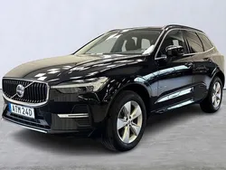 Svart Begagnad 2022 Volvo XC60 Momentum SUV | 339 900 kr (Marknadspris)