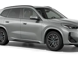 Grå (space silver metallic) Ny 2025 BMW X1 Shadowline SUV | 643 100 kr (Marknadspris)