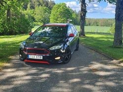 Svart Begagnad 2016 Ford Focus ST-Line Kombi | 100 000 kr (Marknadspris)